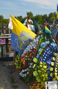 43535461-aug13-2015-in-kiev-ukraine-lesnoye-forest-cemetery-graves-of-ukrainan-army-and-nationalist-formation